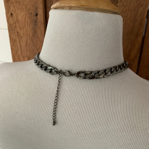 Gunmetal Sparkly Daisy Statement Necklace - Picture 2 of 2